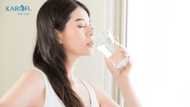 so sánh nước kiềm và nước tinh khiết